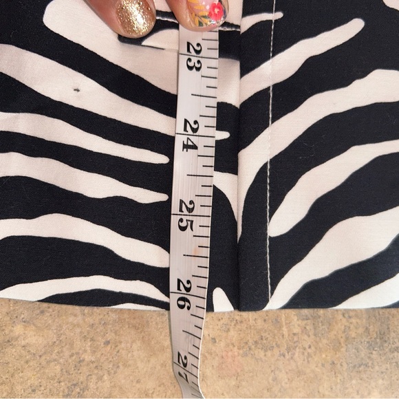 Liz Claiborne Black and White Animal Print Short Trench - Picture 11 of 13